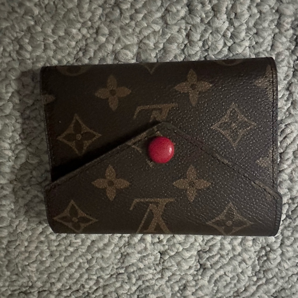 Small Louis Vuitton snap wallet